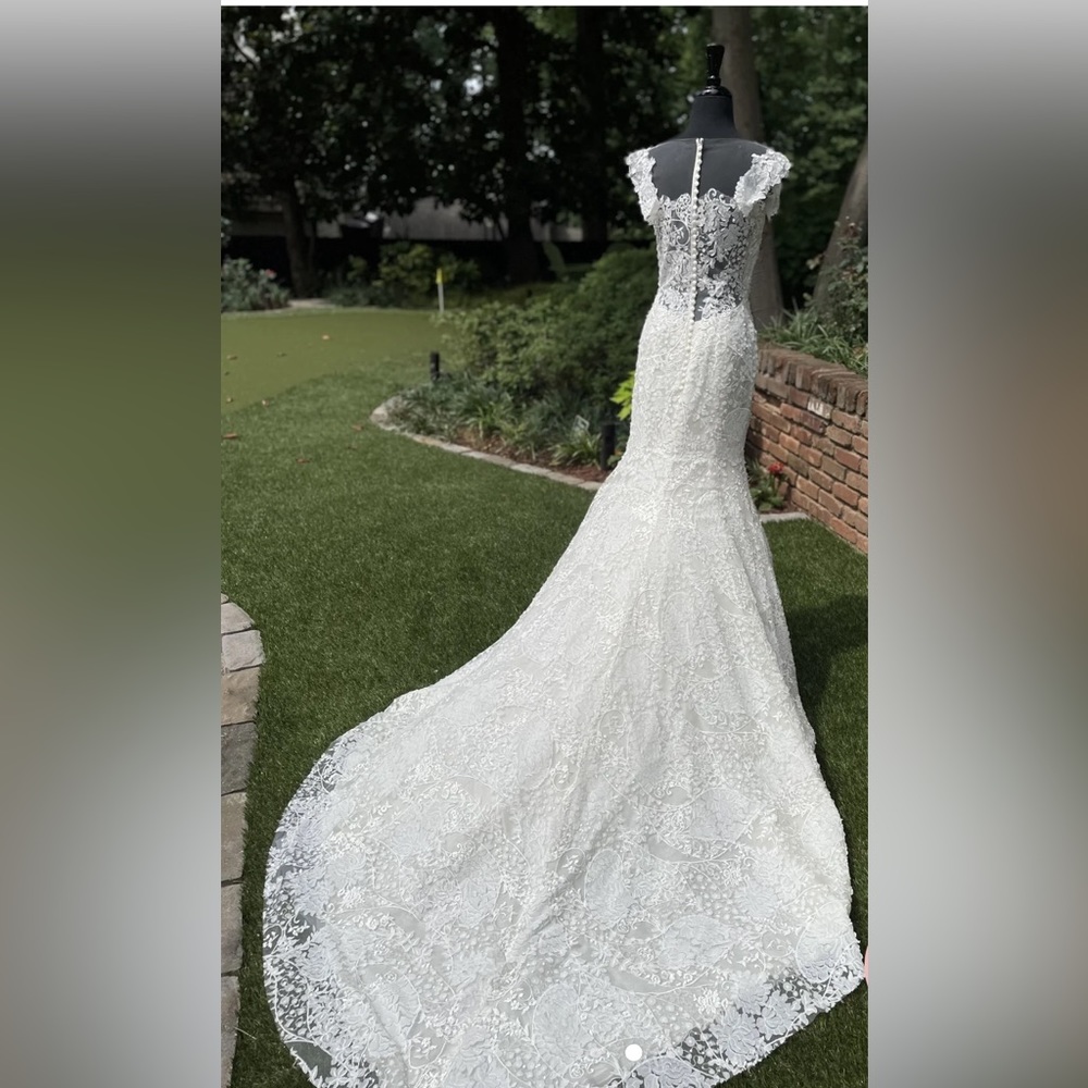 Ines di Santos Natalia wedding dress. Size 12 *Salon Sample* Save almost $6,000!